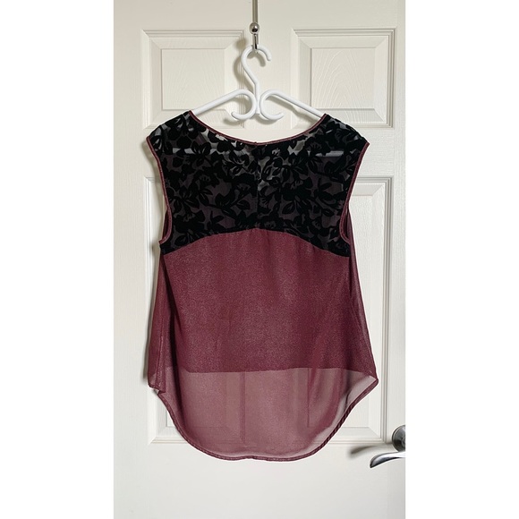 Sleeveless Blouse • Size L - Picture 2 of 6
